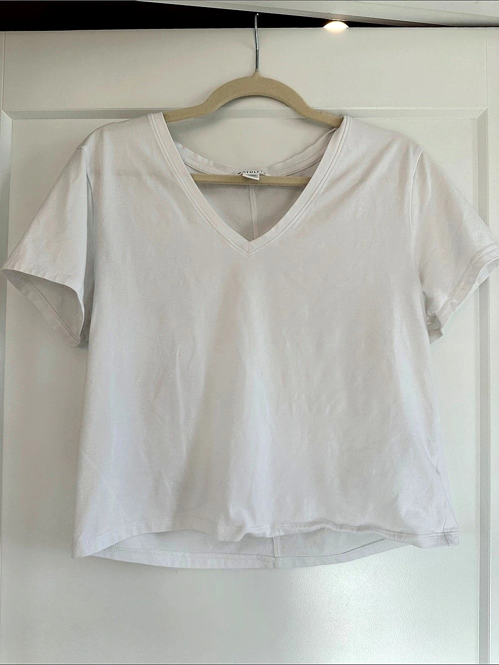 Athleta V-Neck Tee in White Size Medium